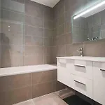 Avenue Des Champs-elysees : Luxe Parisien Daire Paris