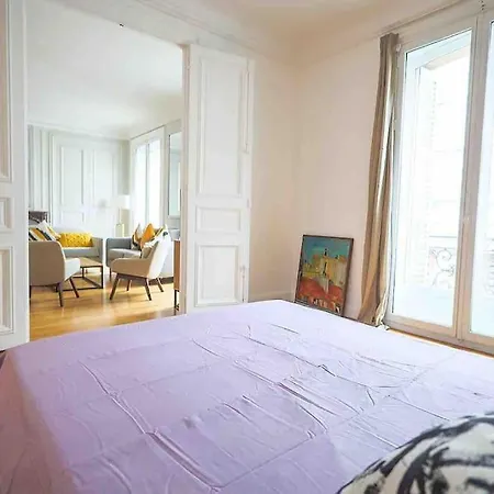 Daire Avenue Des Champs-elysees : Luxe Parisien Paris