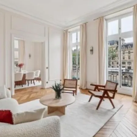 Daire Avenue Des Champs-elysees : Luxe Parisien *