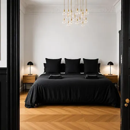Avenue Des Champs-elysees : Luxe Parisien Apartment Paris